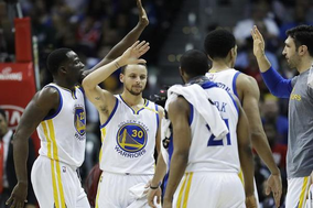 NBA常规赛：詹姆斯23分东契奇缺席 湖人108-132不敌太阳